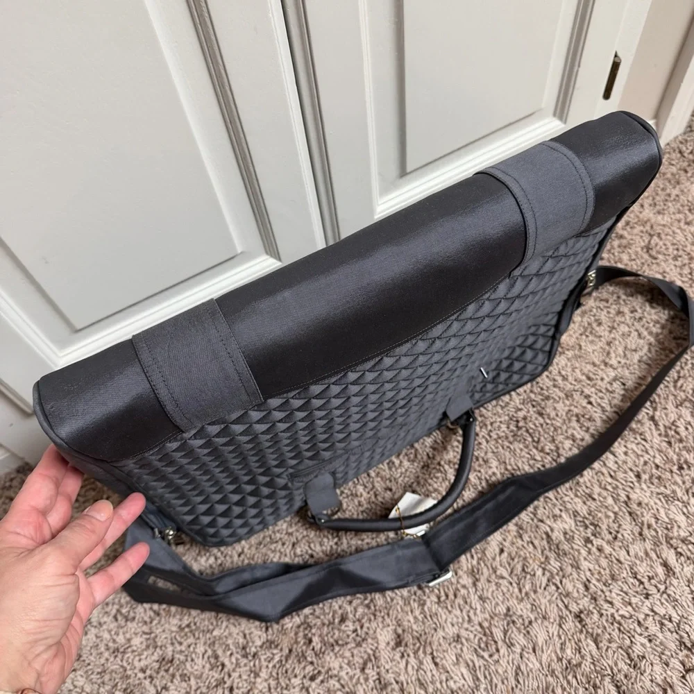 NWT Artisans Angkor Quilted Silk Laptop Travel Bag Gray